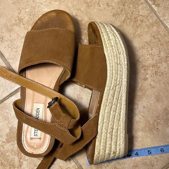 Tan suede Wedge sandals - Picture 1 of 3